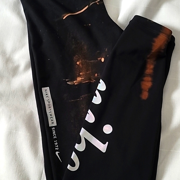 exercise leggings // Size S// Brand   NIKE. - Picture 4 of 5